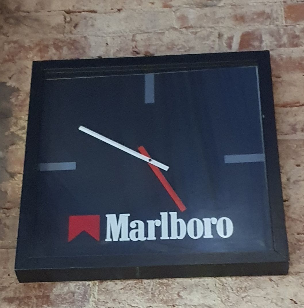 Duży zegar ścienny marki Marlboro kolekcja