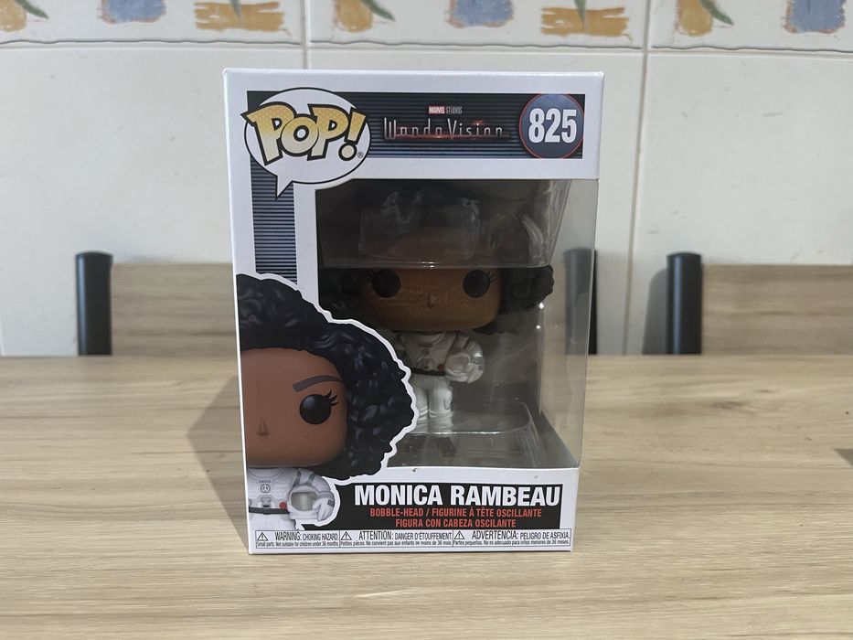 Funkos Marvel 825 e 737