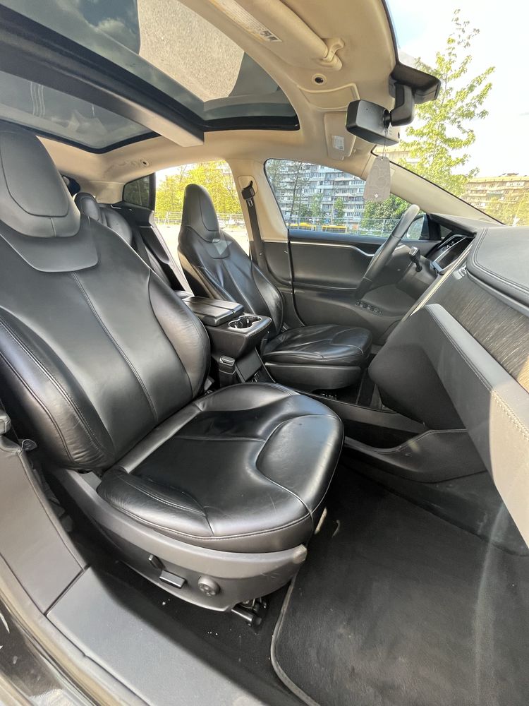 Прокат авто оренда Tesla S аренда для такси