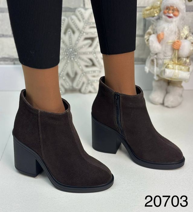 Жіночі шкіряні зимові черевики в кольорах