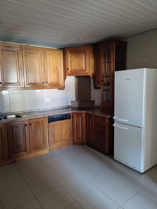 Alugo T2 sem mobília