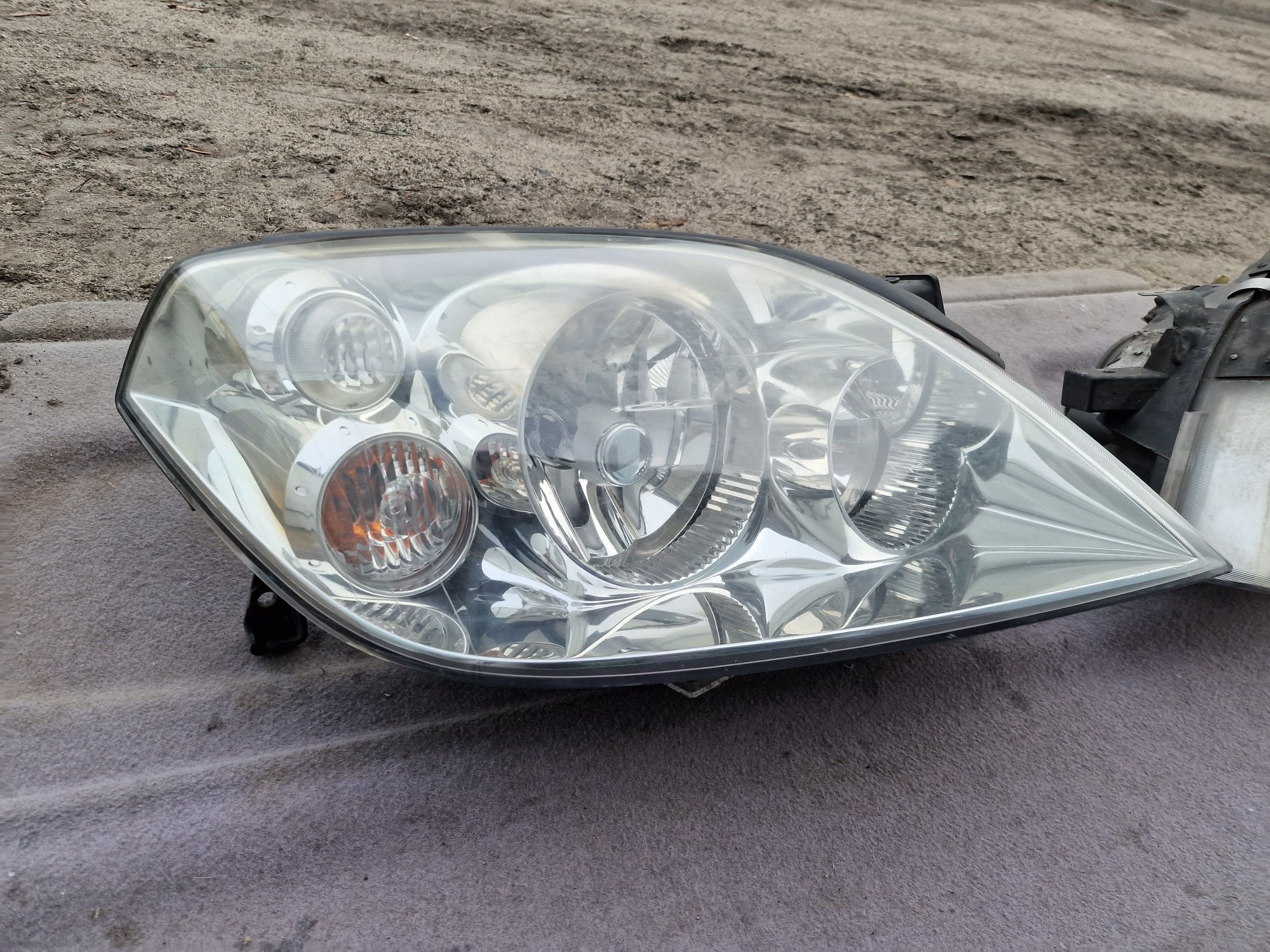 Lampy przód ksenon nissan Primera P12 xenon