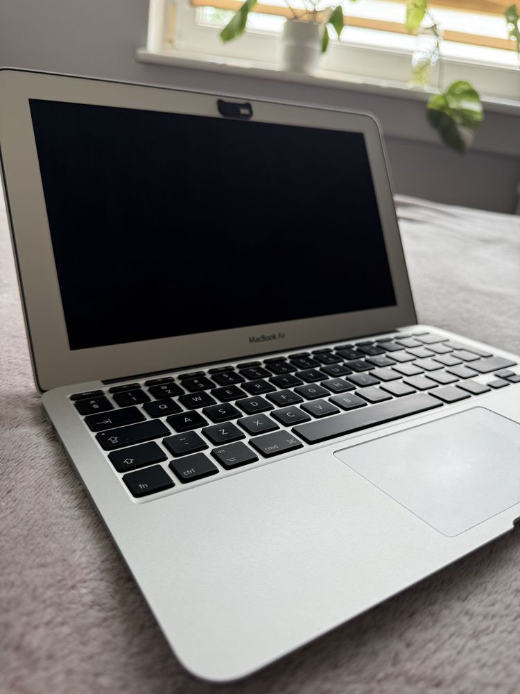 Macbook Air 11” A1465 (2014)