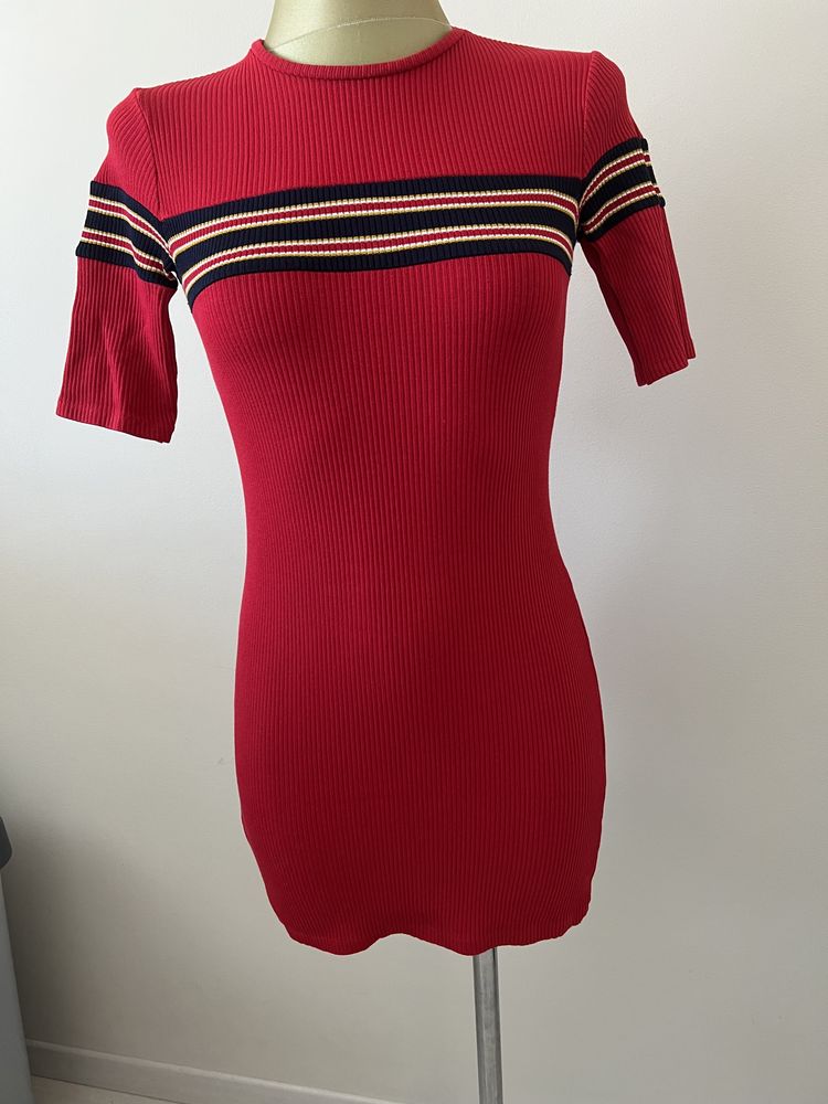 Pull&Bear obcisła czerwona sukienka  w prążki r. XS/S