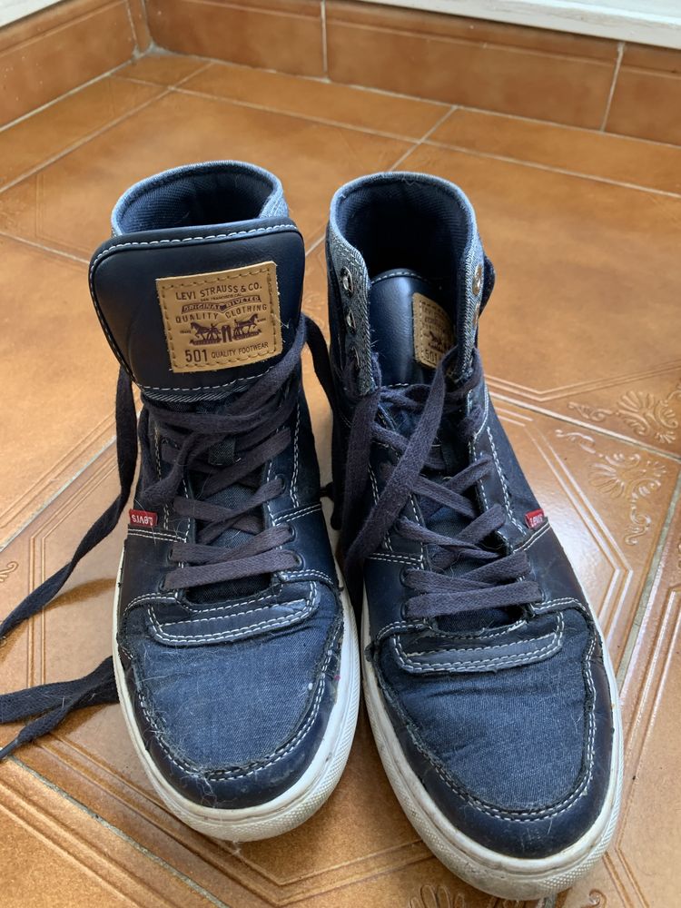 Tenis bota Levis 501 , usadas, em bom estado