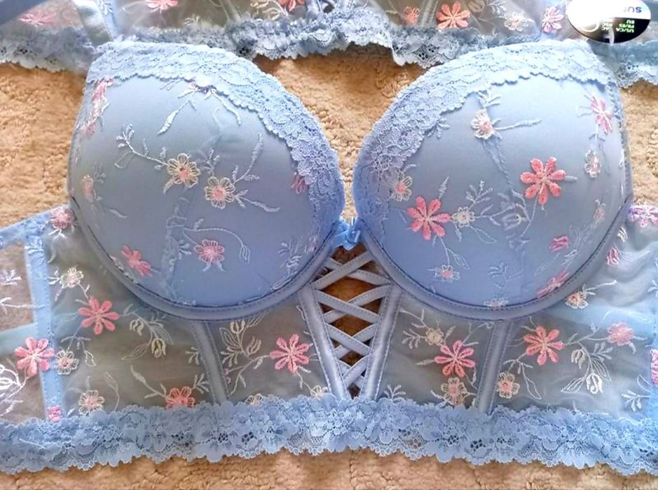 Бюстгалтер  пуш-ап censored 80C, 75B.