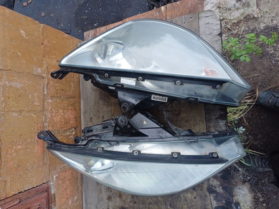 Ford Focus 1 01-04r фари світло оптика