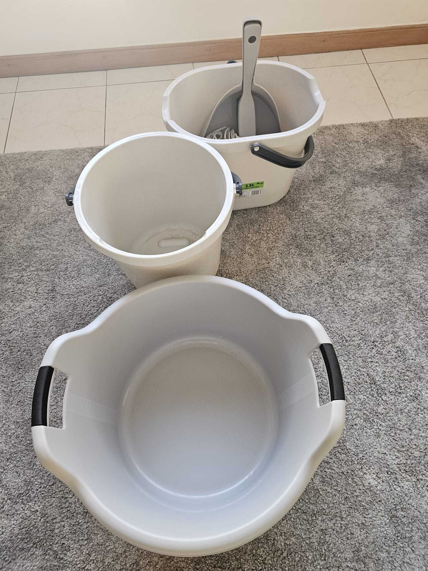 Conjunto de limpeza: 2 baldes (1 com rodinhas) + bacia grande