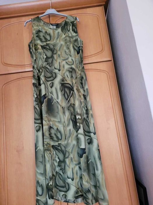 Sukienka oliwkowa  R  40,42,pod pachami 52cm