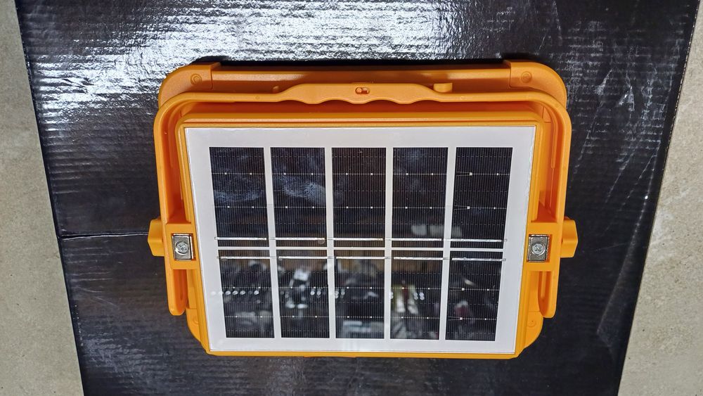 Переносний LED ліхтар - прожектор Powerbank на сонячній батареї з USB