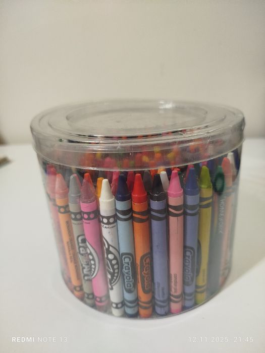 280+ шт.Карандаші, олівці