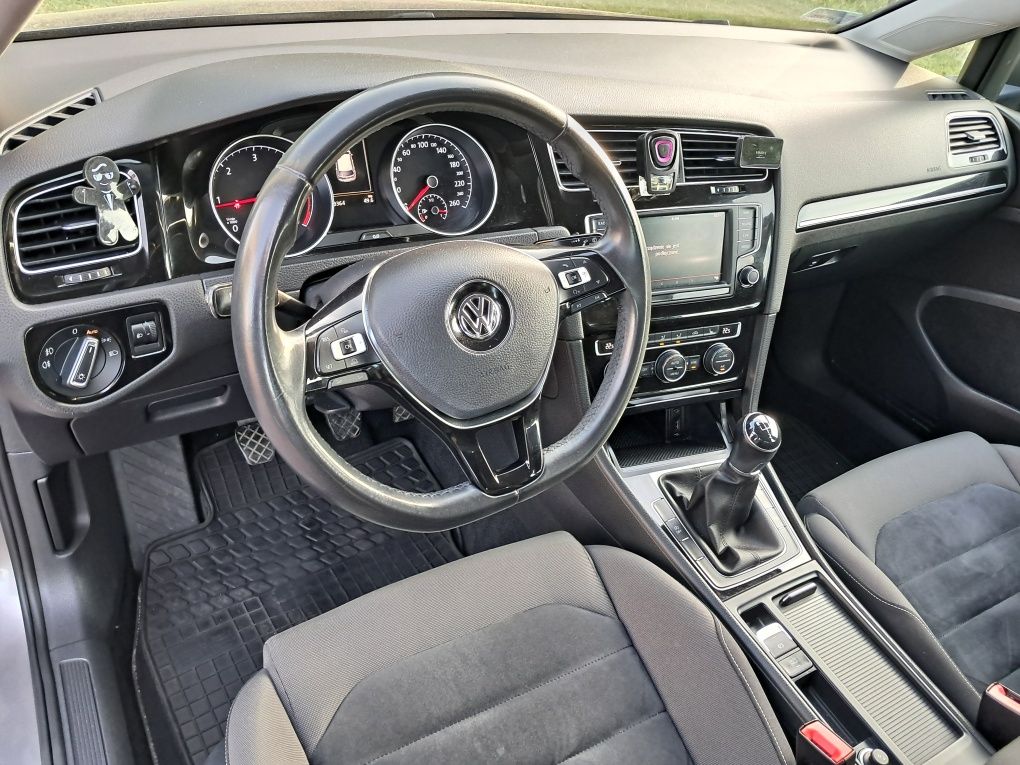 Volkswagen Golf 1,6 TDI  Salonowy,Bezwypadkowy