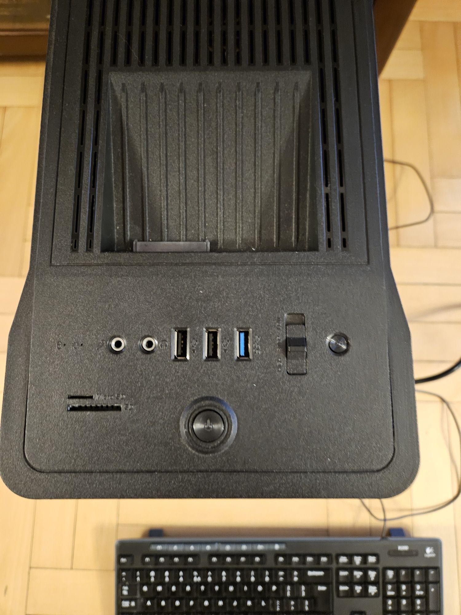 Komputer Asus i5 8GB x64 wraz z monitorem