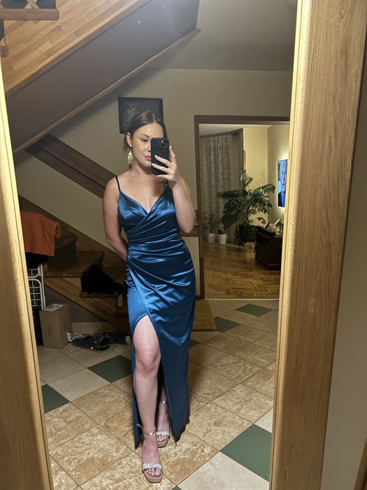 Długa satynowa sukienka - Katniss