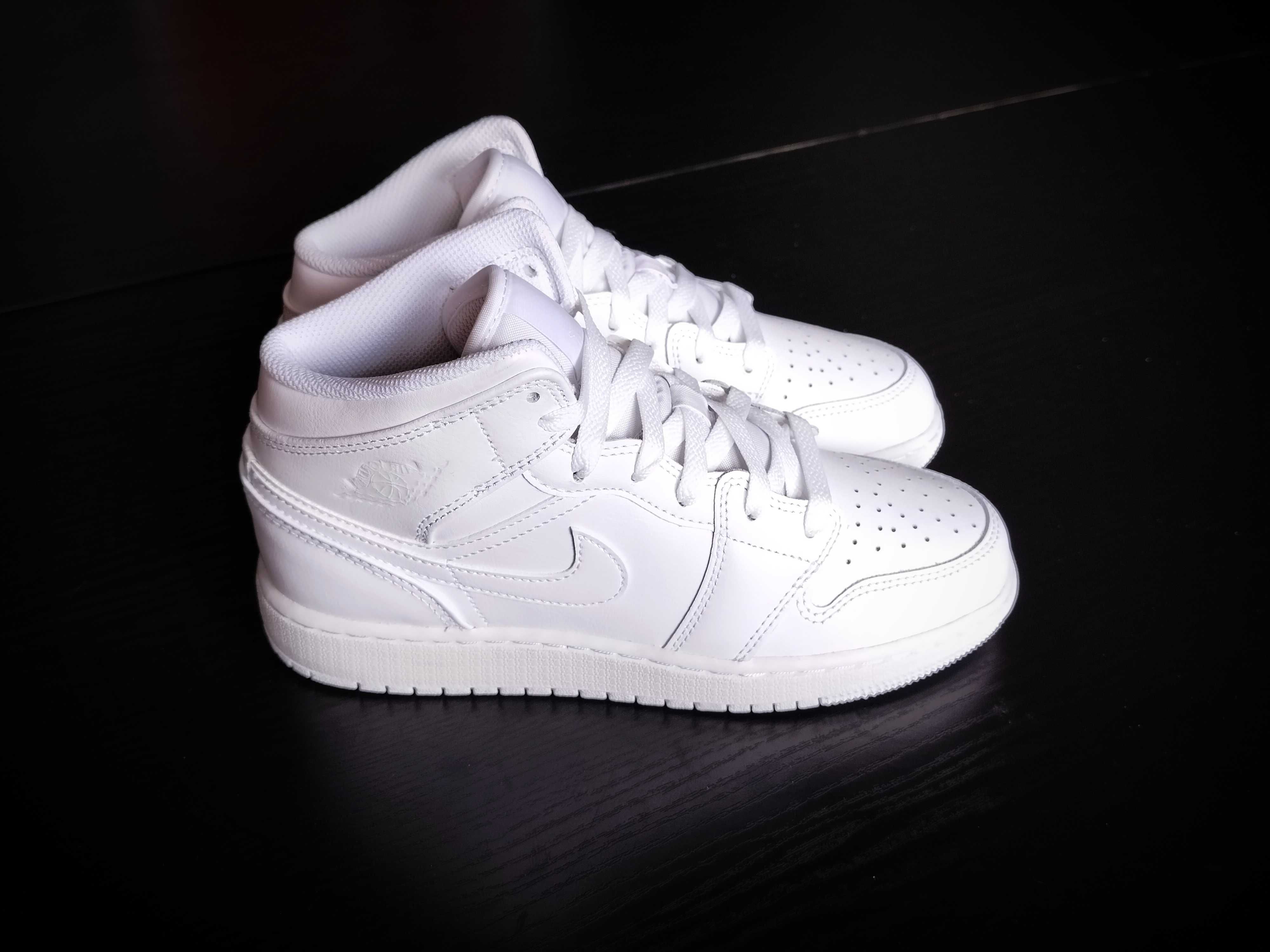 Nike Air Jordan Mid - Triple White r. 38.5 SNEAKERS