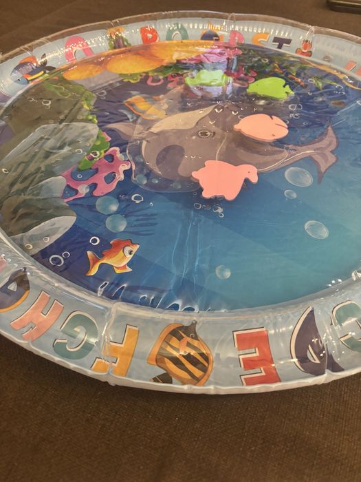 Іграшки та хатинка для котика