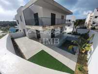 Moradia de Luxo T4 em Alvor com Piscina e Garagem