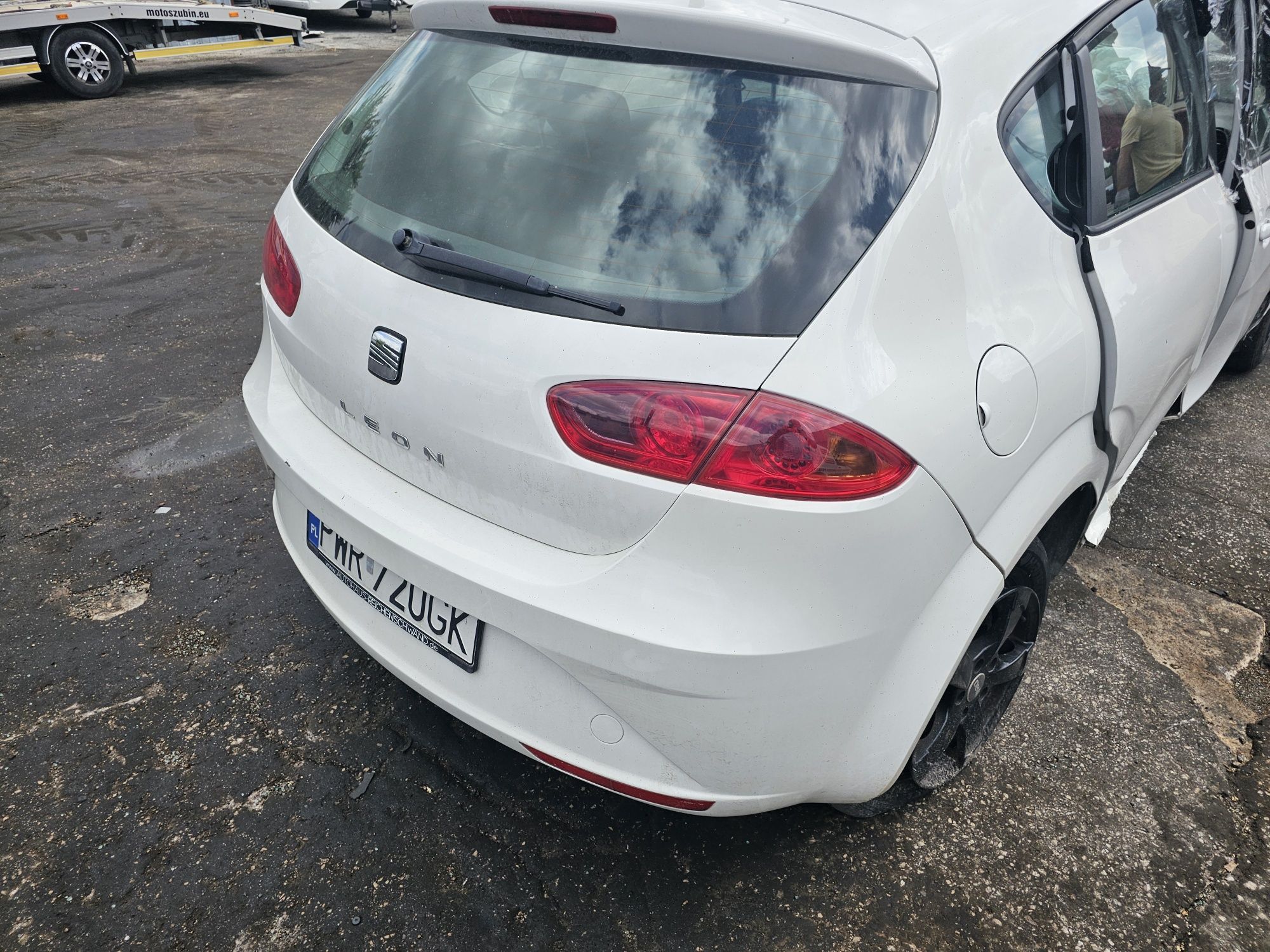 Seat Leon 1,4 B ,2011r  63 kW-kod lakieru LB9A-na części