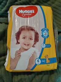 Продам памперсы HUGGLES 4