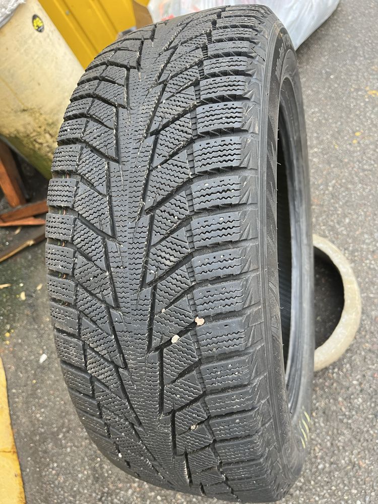 Шини зима 215/55r17 Hankook