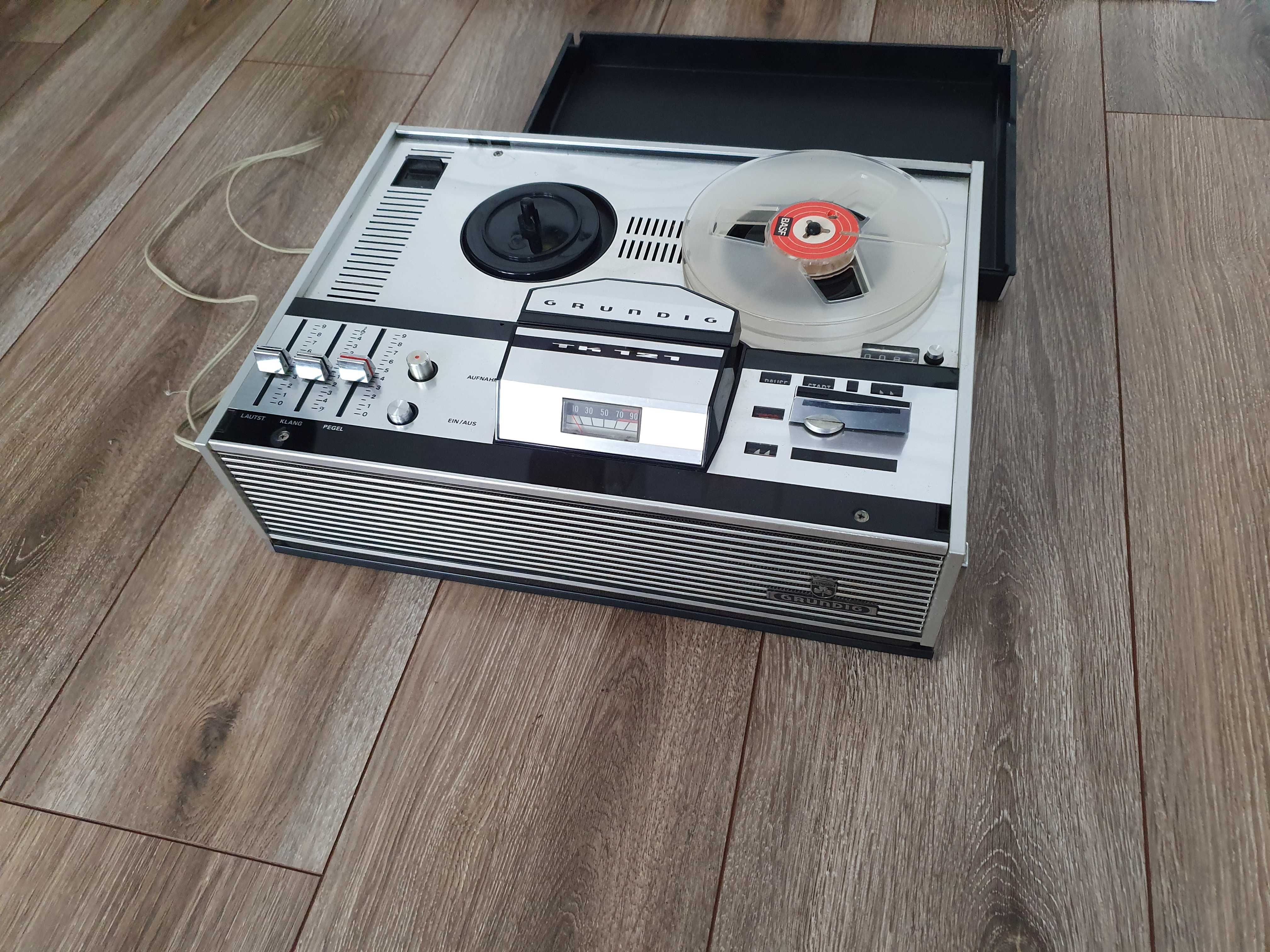 Magnetofon szpulowy Grundig TK 121 vintage dla kolekcjonera