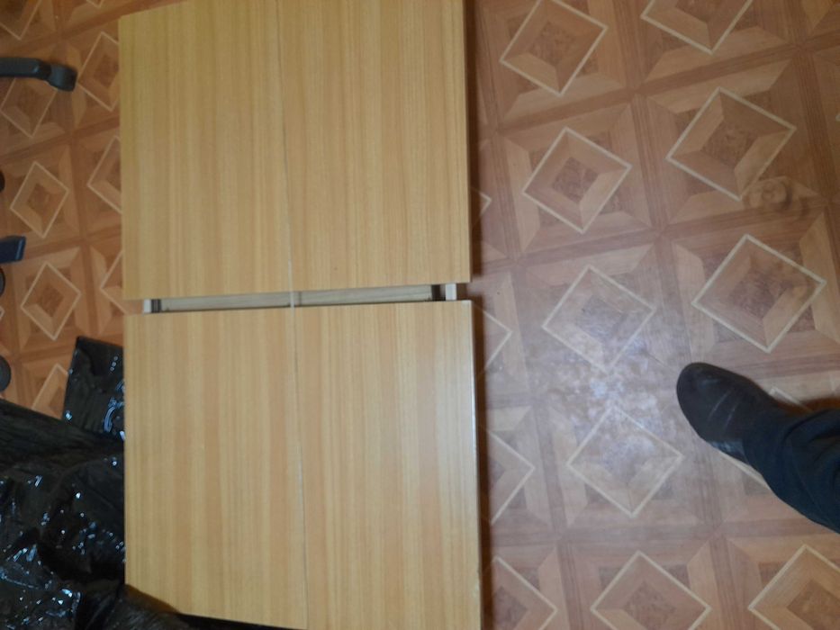 Duży  rozkładany stół  do salonu   używany 180 X 60 cm