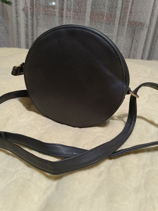 Жіночі сумочки з довгими ремінцями