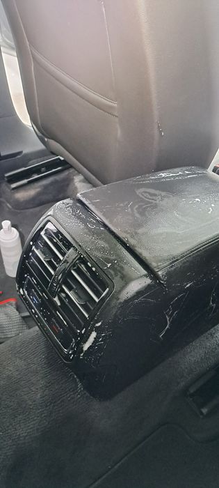 polimento  automóveis  e faróis.  limpeza interior  estofos têxtil e p