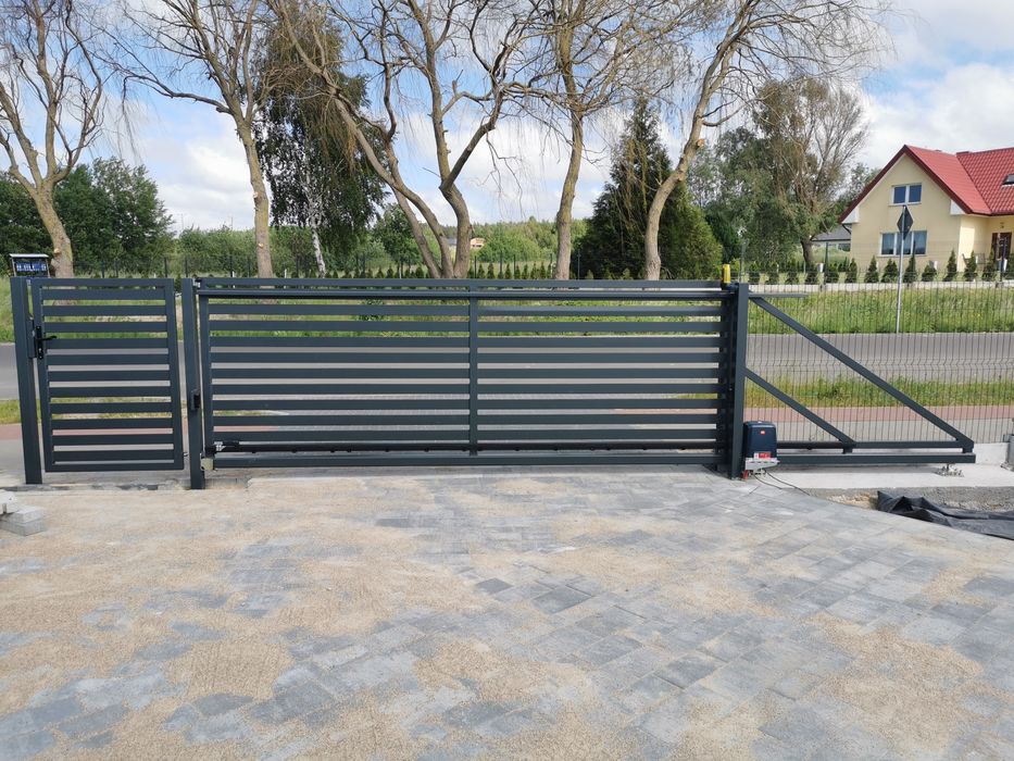 Brama przesuwna 4 metry światło wjazdu.