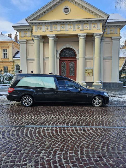 Катафалк на замовлення Кремація