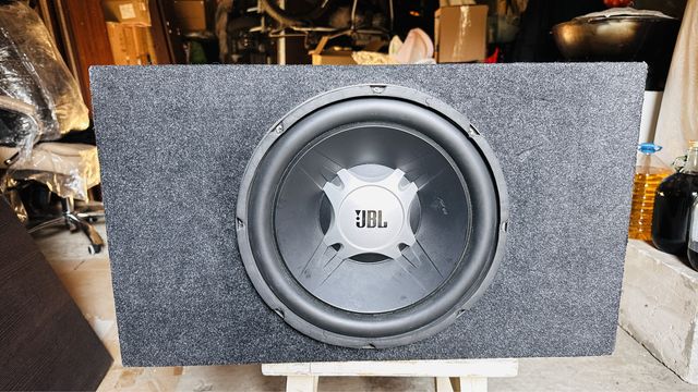 Продам сабвуфер JBL 1000