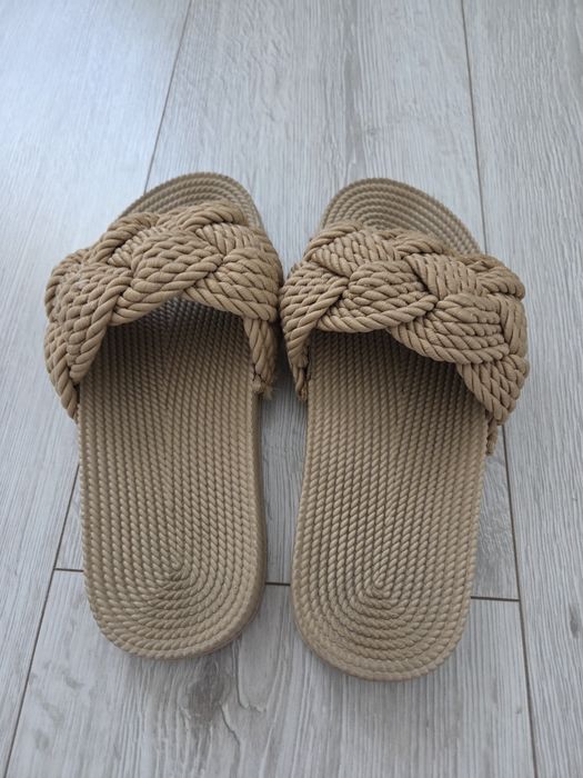 Plecione klapki beż brąz