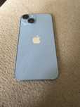 Apple iPhone 14 w kolorze niebieskim.