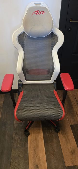 DXRacer AIR RN1/WNR fotel gamingowy – stan bardzo dobry