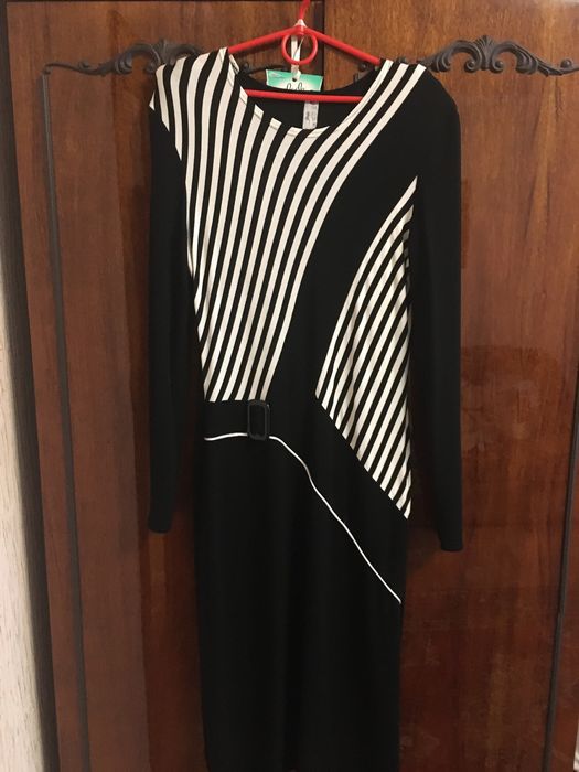 Костюм , платья женские 48-50