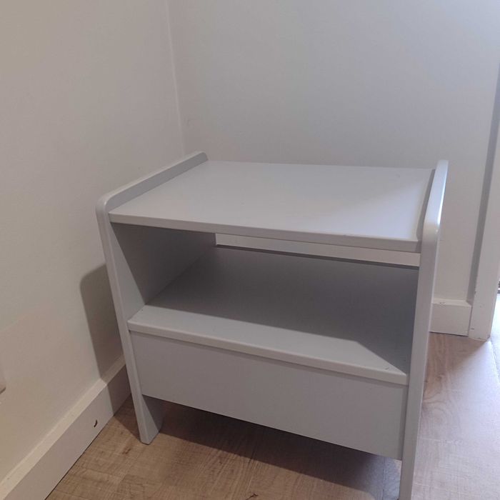 Mesa cabeceira criança estilo retro