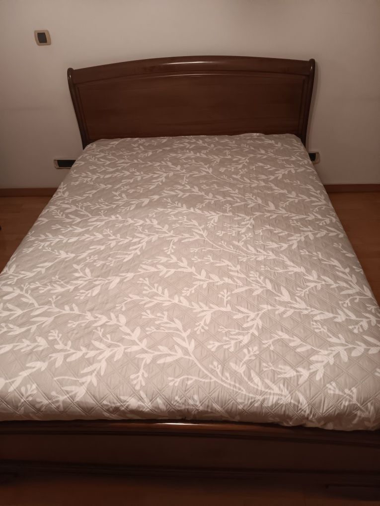 Cama casal com estrado e colchão