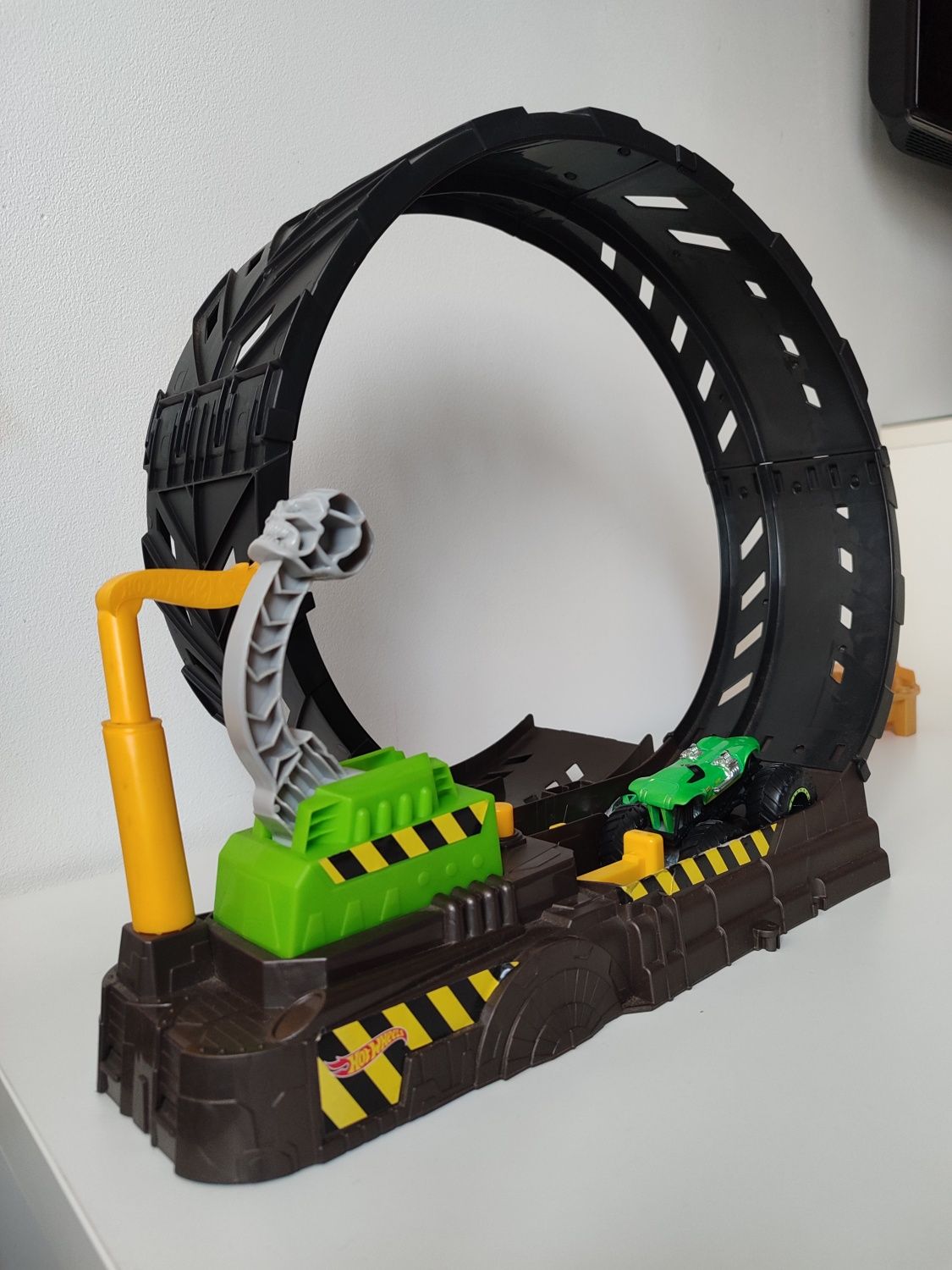Hot Wheels Monster Truck Epic Loop.