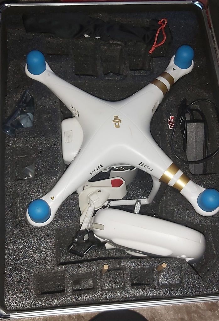 Drone azul e branco