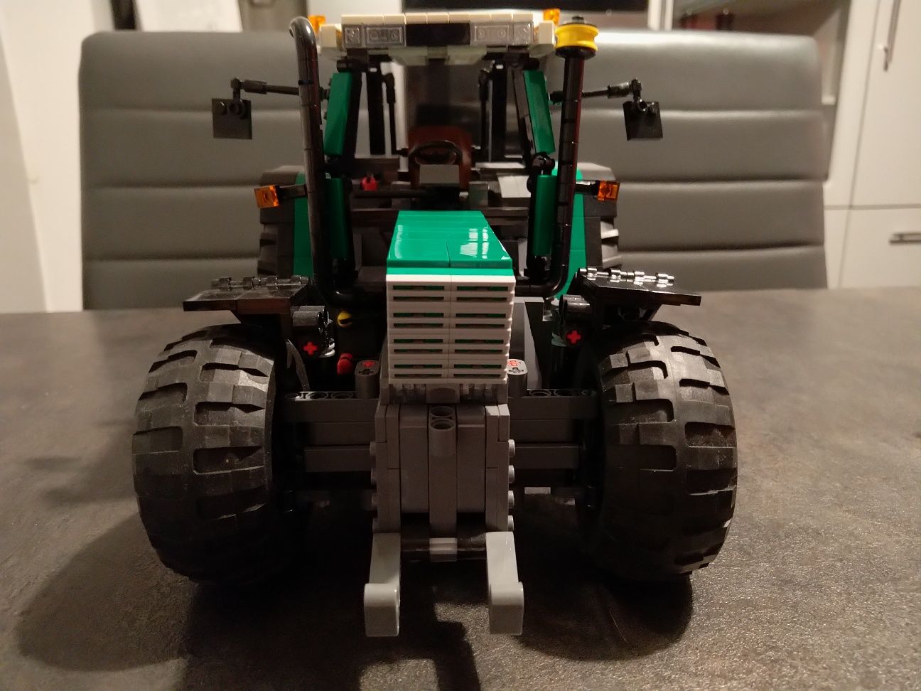 LEGO Fendt Favorit 514C  pług Lemken Europal 9 MOC by Eric Trax sbrick