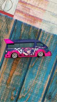 Majorette tunes up toyota hiace ( Hitasha)