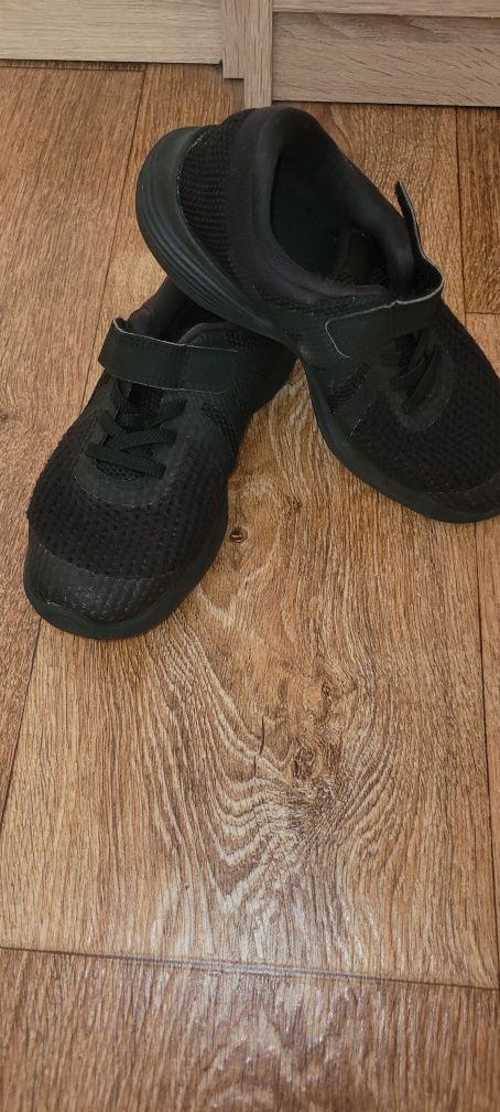 Кросівки Nike унісекс на стопу 19.5 см
