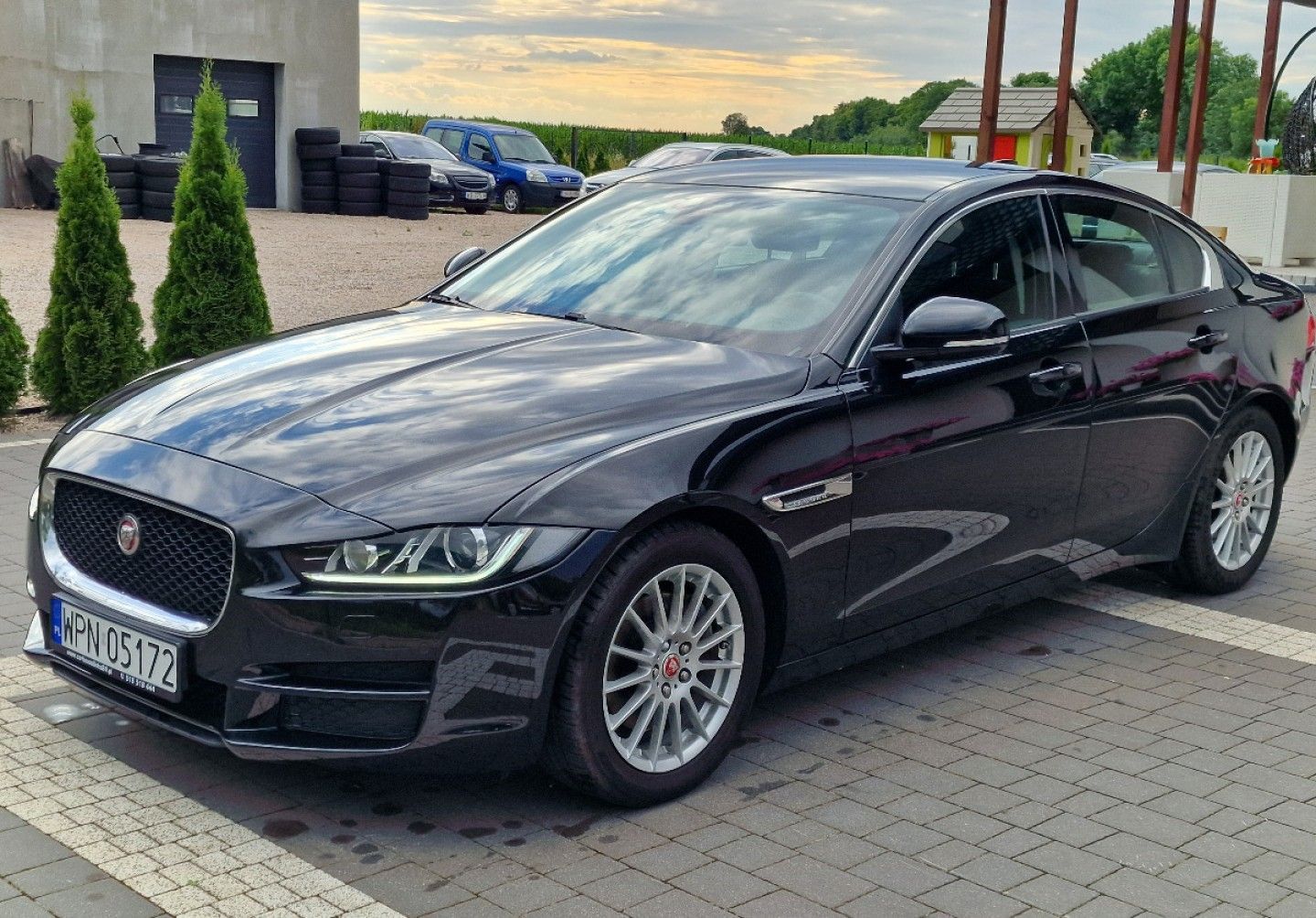 Jaguar XE Czarny Jaguar XE 2.0D Alu Klima Kamera Led Xenon