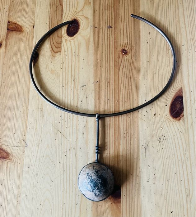 Artystyczny wisior z ceramiki