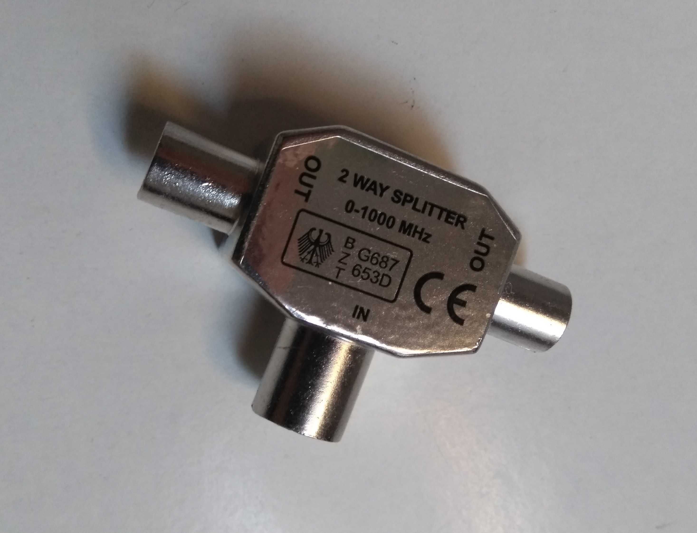 Adaptador de cabo de antena TV. Distribuidor de sinal coaxial