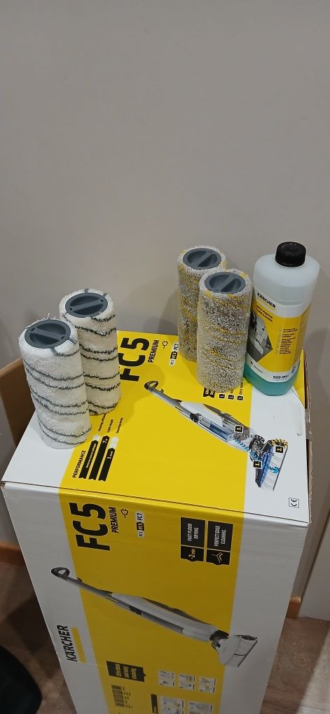 Вертикальний миючий пилосос Karcher FC 5 Premium