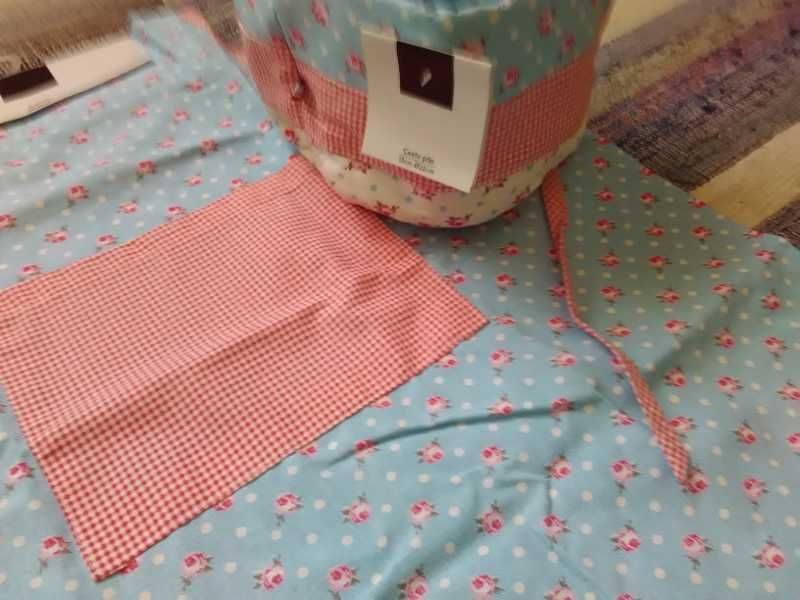Conjunto de avental e cesto do pão