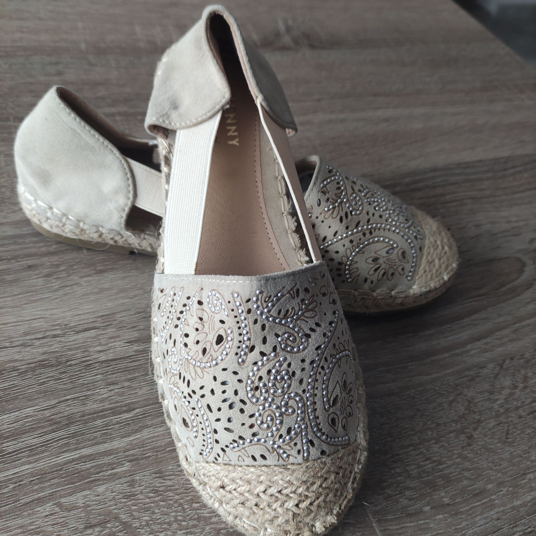 Buty damskie balerinki.