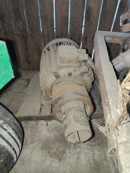 Silnik trójfazowy na pas transmisyjny