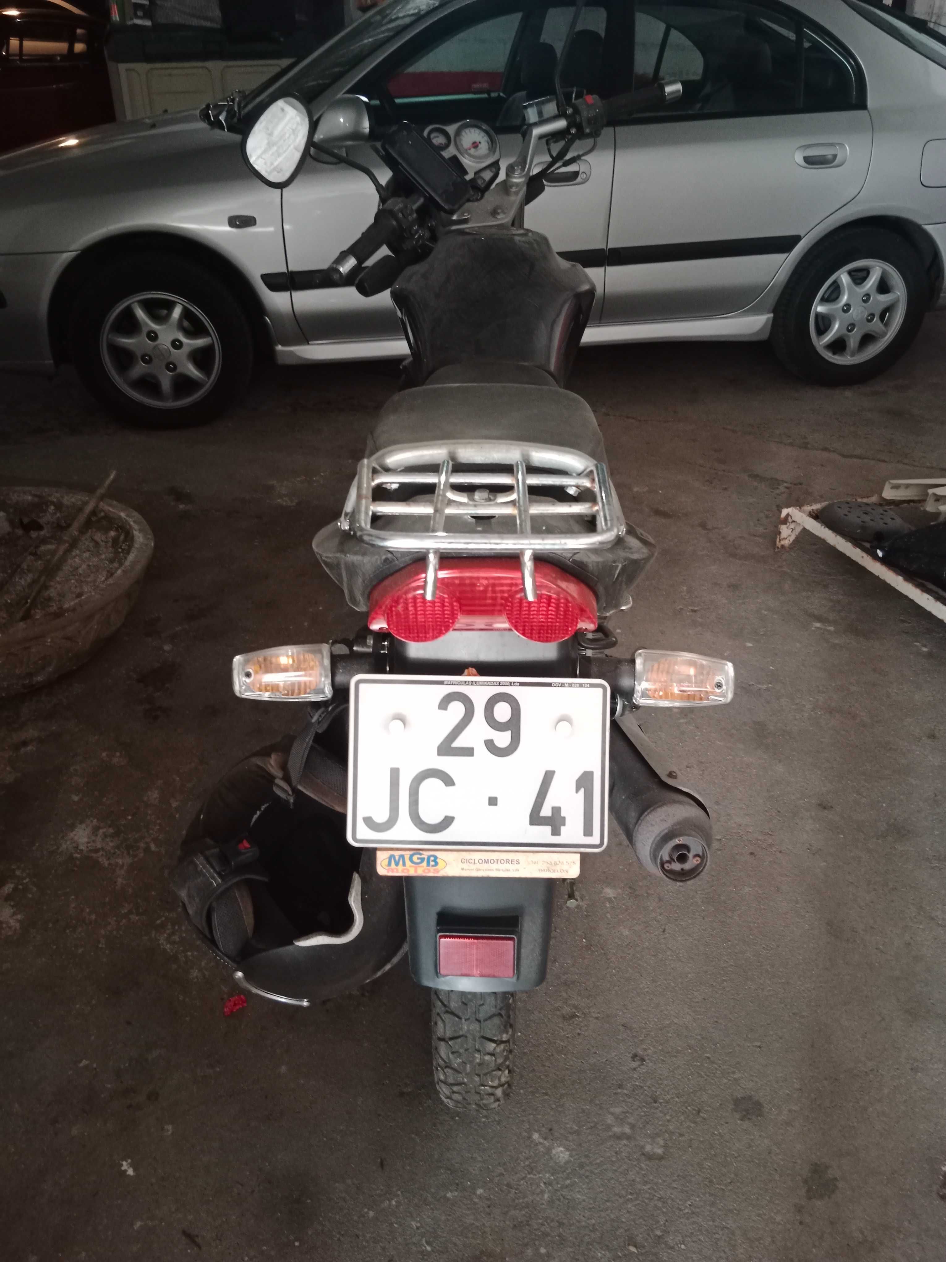 Moto KEEWAY 150cc - como nova